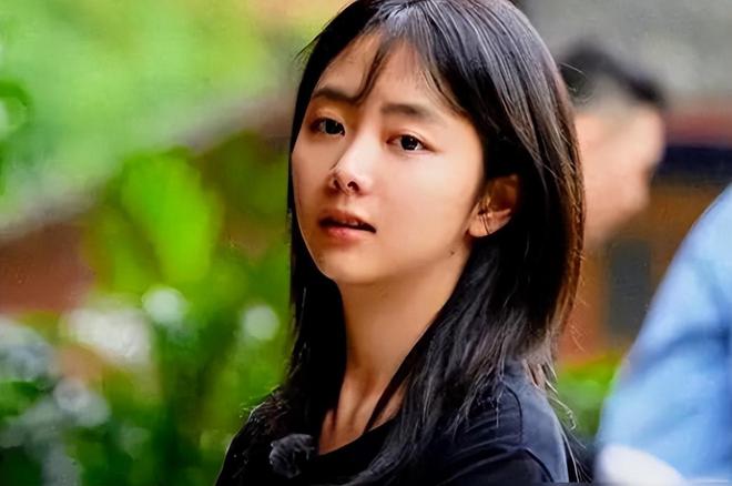 后再看谭松韵现状她的选择叫人泪目！凯发k8国际厅登录母亲意外离世五年