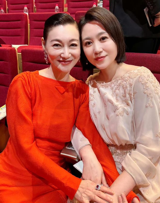 “当打之年”不拼位置就给别人了k8凯发网站惠英红：65岁正是(图11)