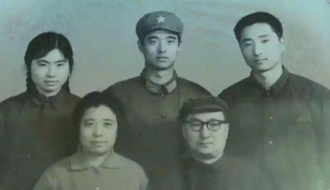 也不讨好资本71岁的陈佩斯终于扬眉吐气！凯发K8旗舰厅AG客服和央视硬刚宁可退圈(图11)